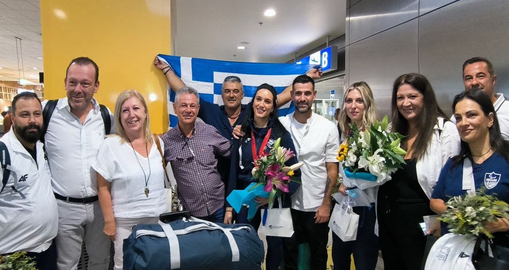 Επέστρεψαν με χαμόγελα και 13 μετάλλια οι Έλληνες Παραολυμπιονίκε (vid-pics) runbeat.gr